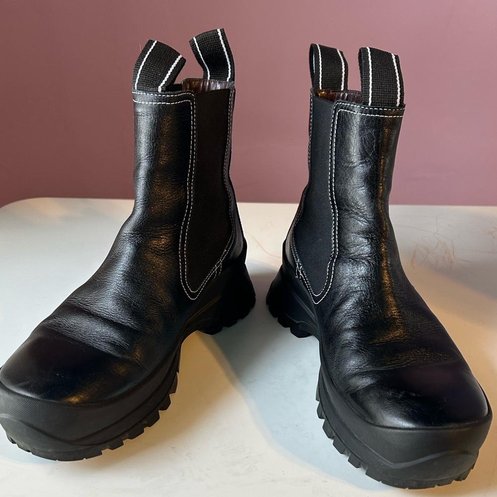 Labucq “Suba” black chunky boot, pull-on, Sz EU 38 / US 7.5, very good condition
